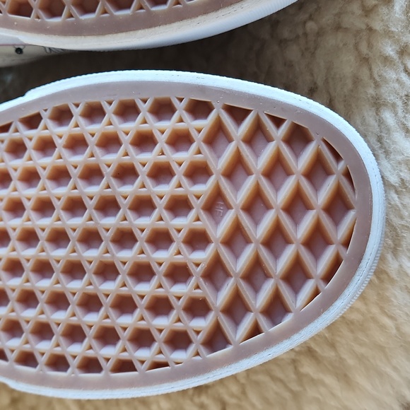 Rare Vans X Disney Minnie Mouse Slip-on Sneakers 🖤🐭💗 - Picture 12 of 16